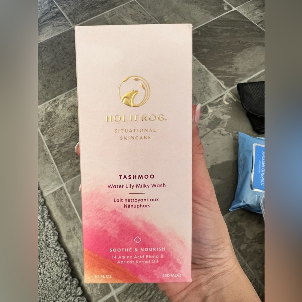 Holograph Tashmoo milky wash